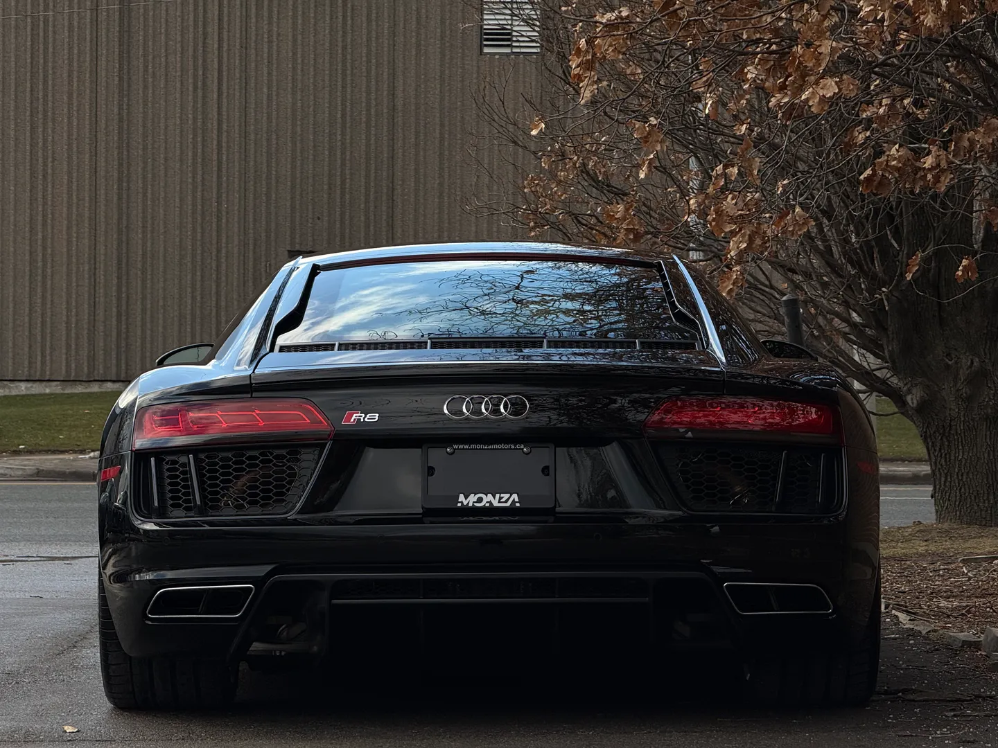 Audi R8 V10 Quattro Coupe — photo 27