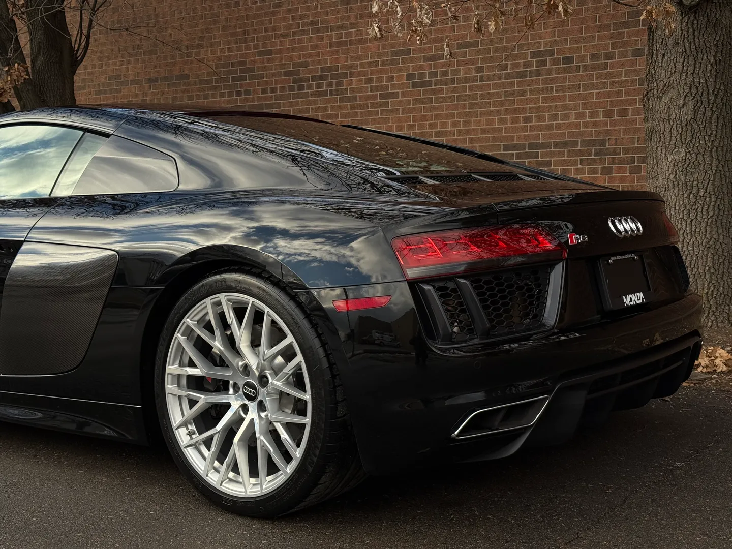 Audi R8 V10 Quattro Coupe — photo 25