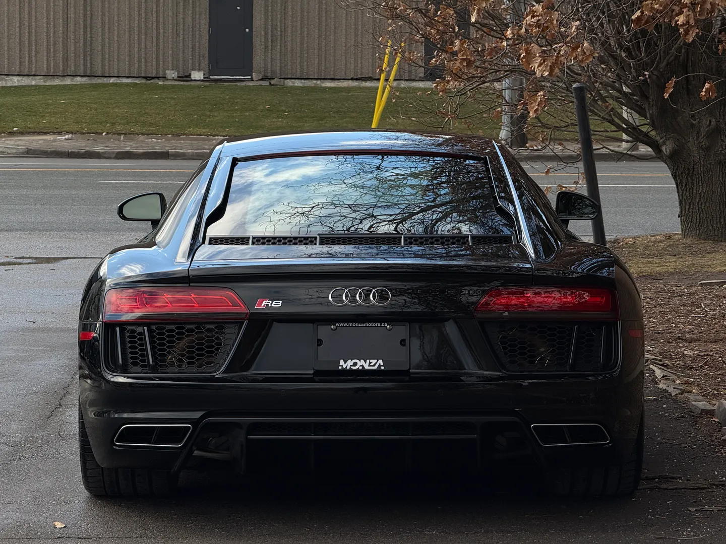 Audi R8 V10 Quattro Coupe — photo 26