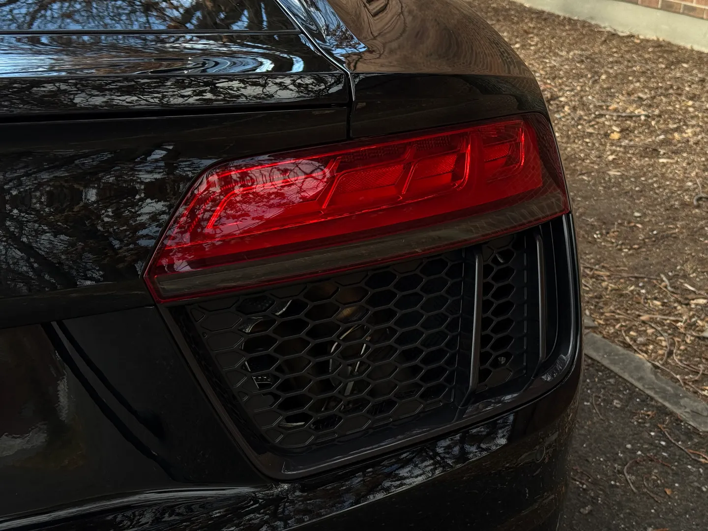 Audi R8 V10 Quattro Coupe — photo 29
