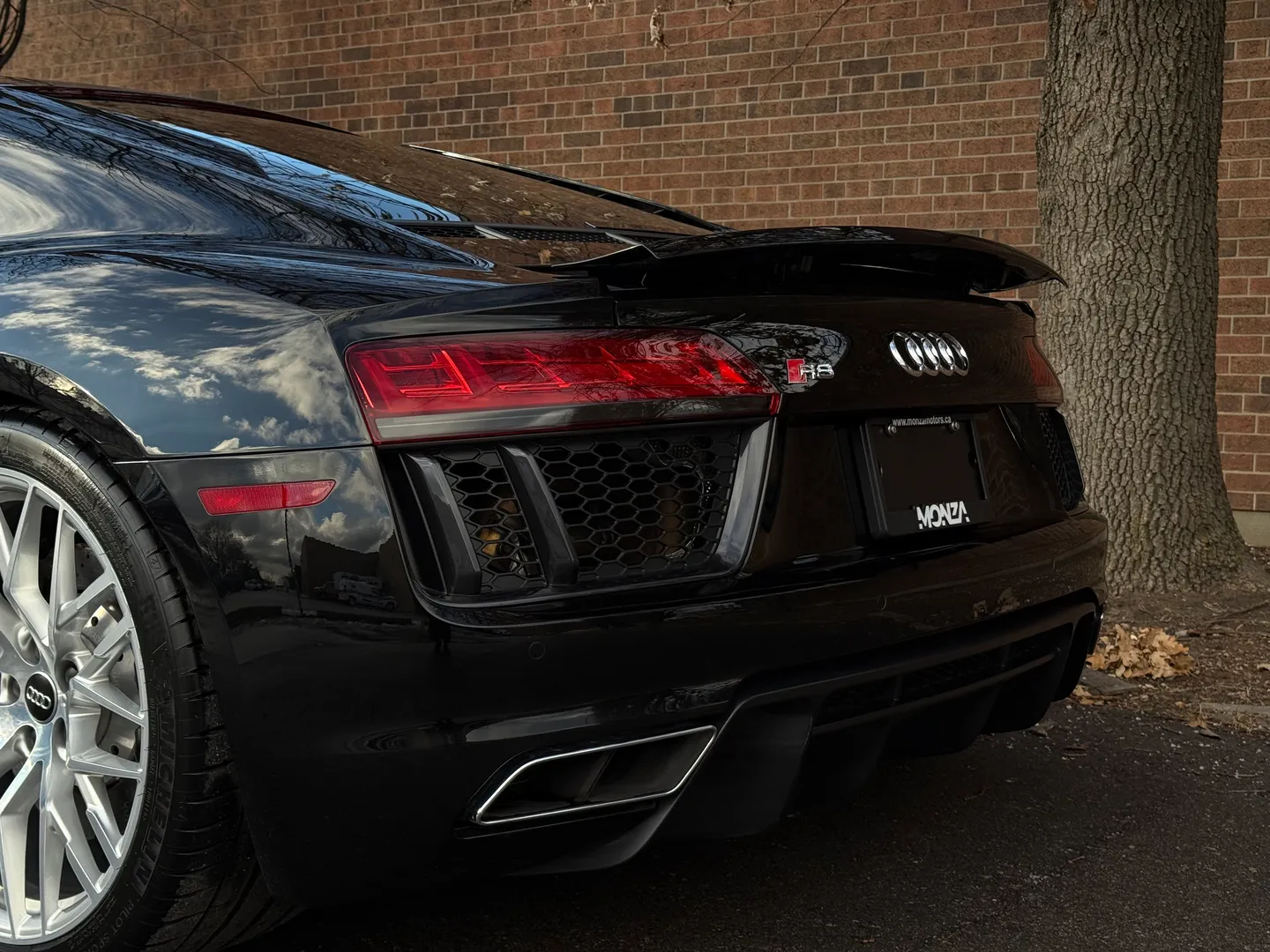Audi R8 V10 Quattro Coupe — photo 33