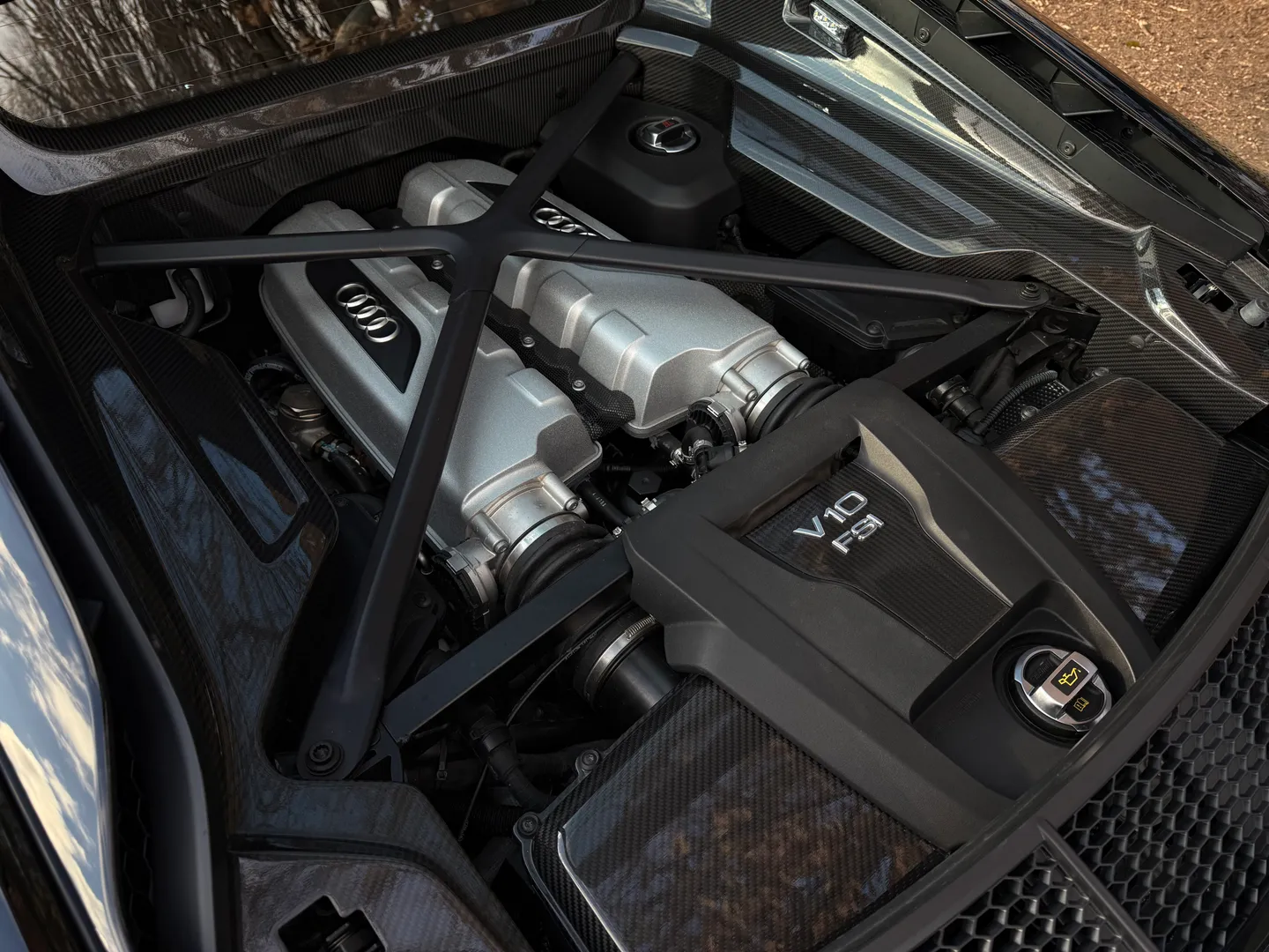 Audi R8 V10 Quattro Coupe — photo 34