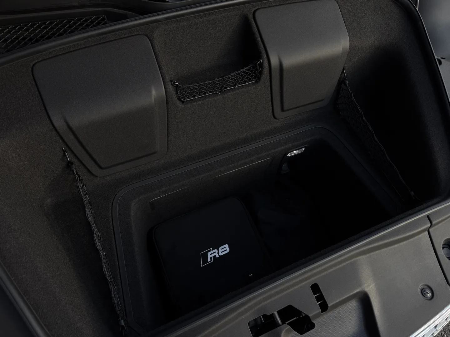 Audi R8 V10 Quattro Coupe — photo 39