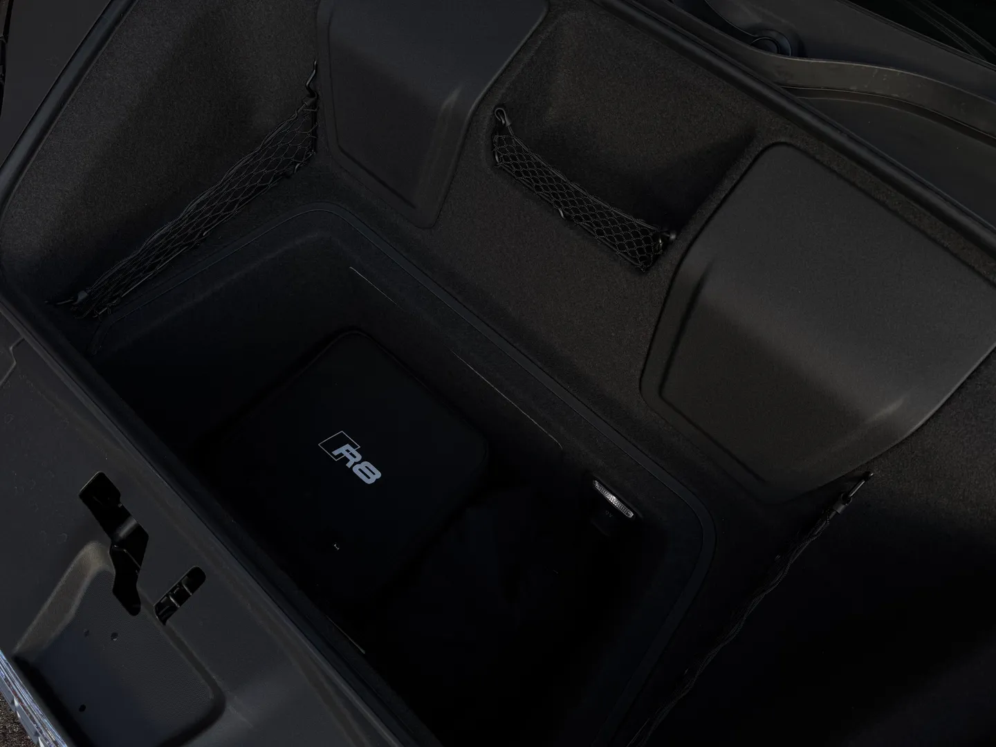 Audi R8 V10 Quattro Coupe — photo 40