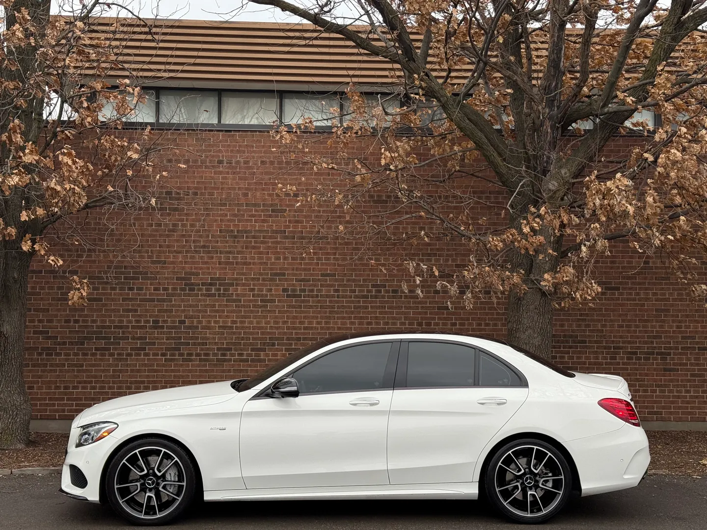 Mercedes Benz C43 AMG Sedan — photo 10