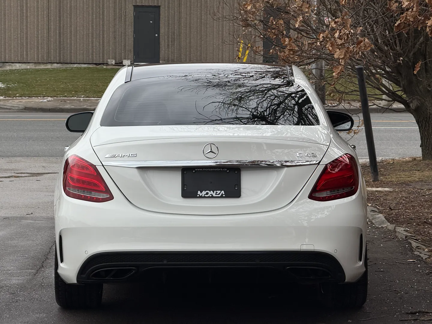 Mercedes Benz C43 AMG Sedan — photo 25