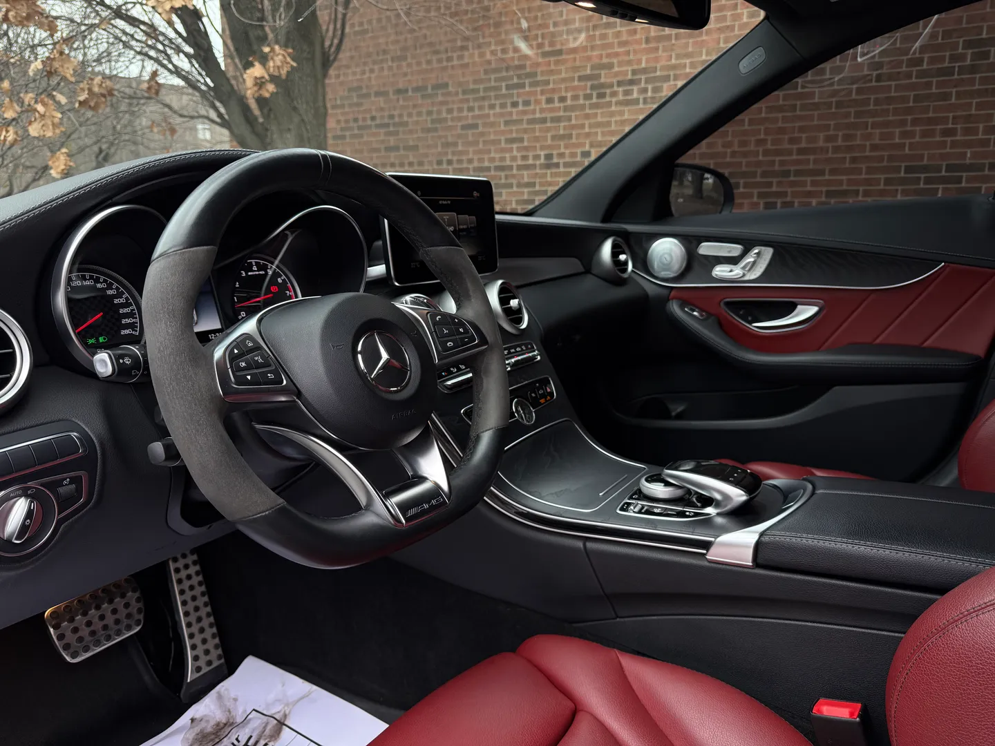 Mercedes Benz C43 AMG Sedan — photo 37