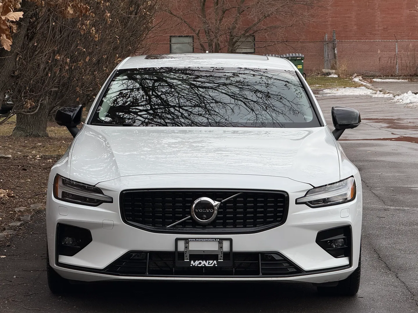 Volvo S60 Plus Dark Theme — photo 3