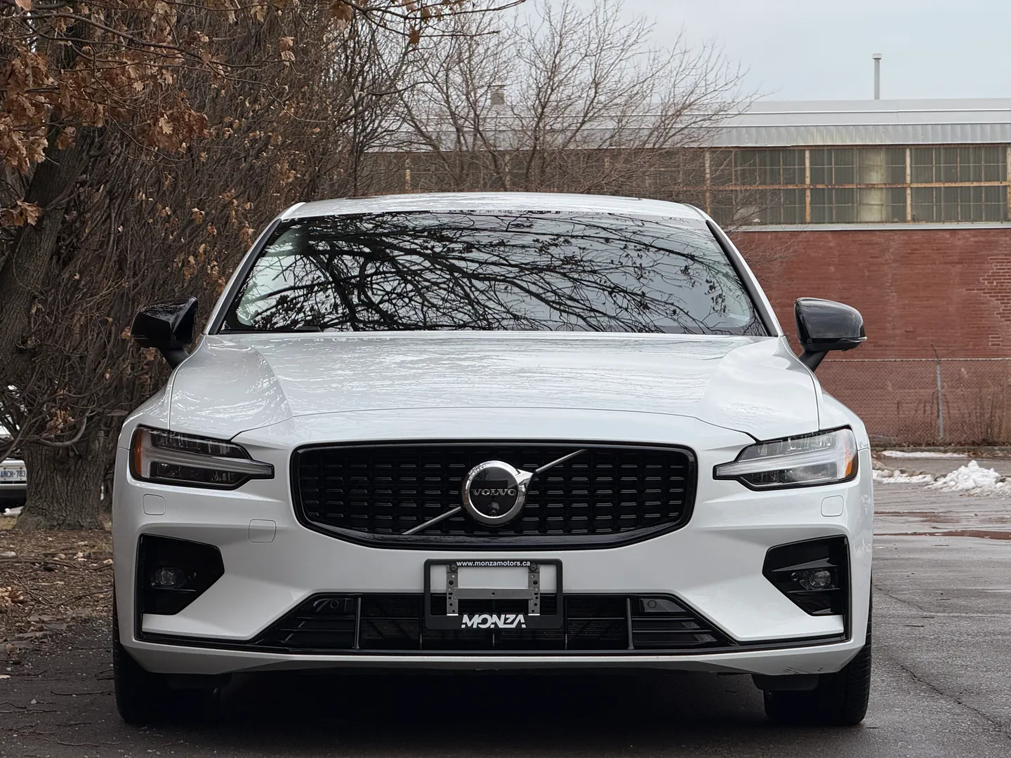 Volvo S60 Plus Dark Theme — photo 4
