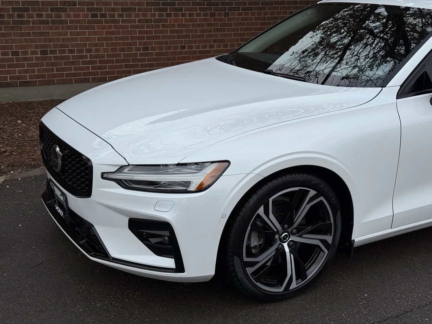 Volvo S60 Plus Dark Theme — photo 5
