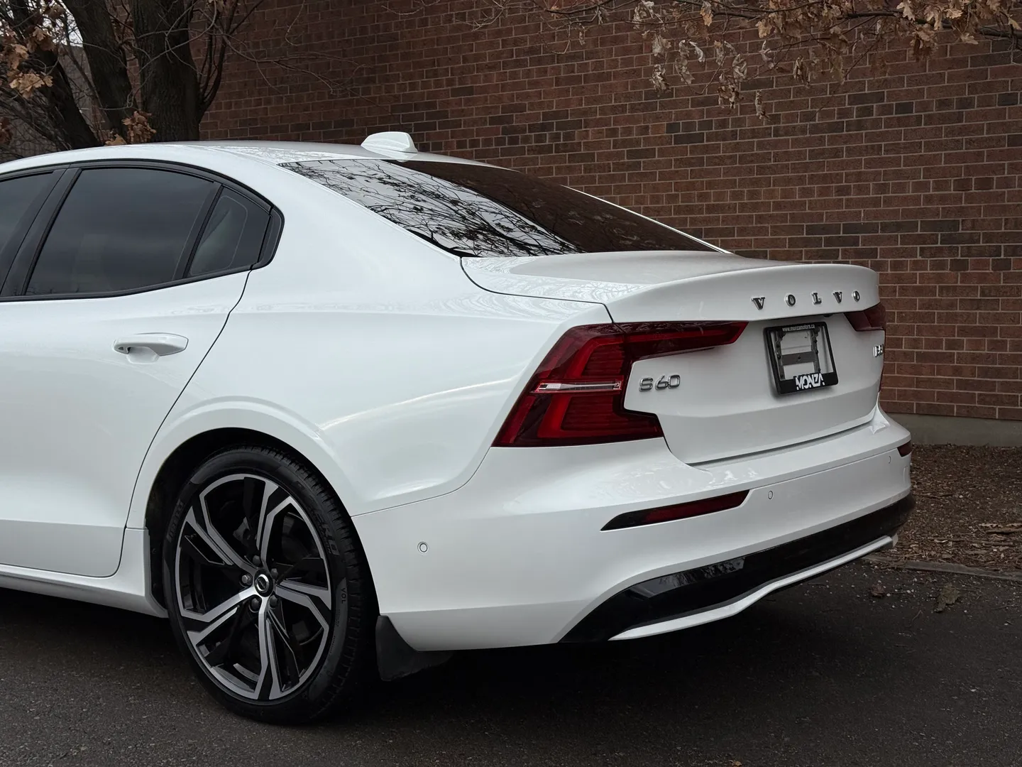 Volvo S60 Plus Dark Theme — photo 20
