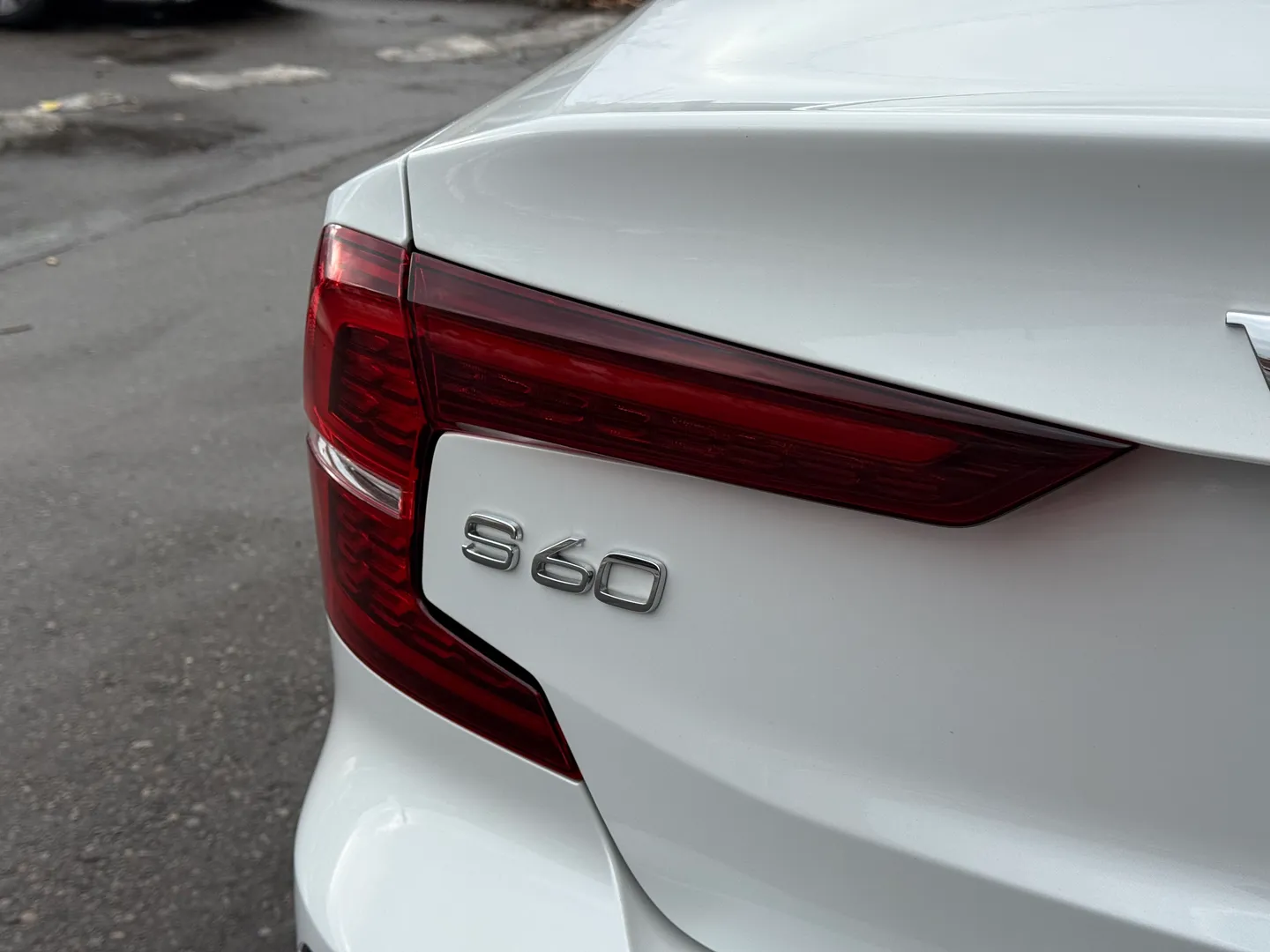 Volvo S60 Plus Dark Theme — photo 23
