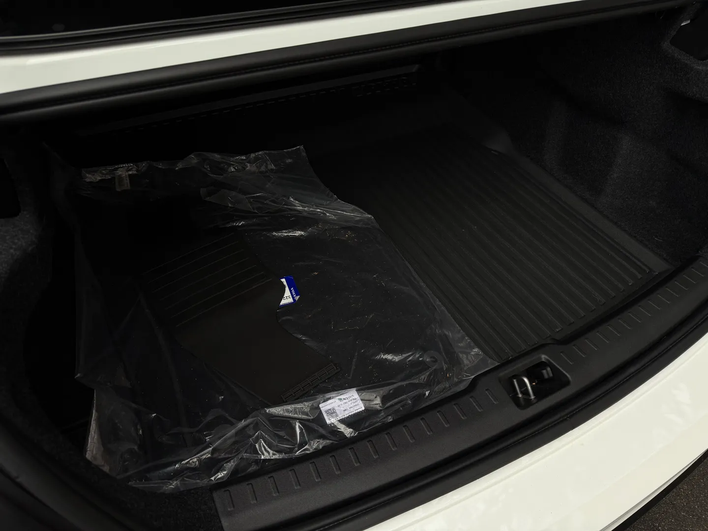 Volvo S60 Plus Dark Theme — photo 26