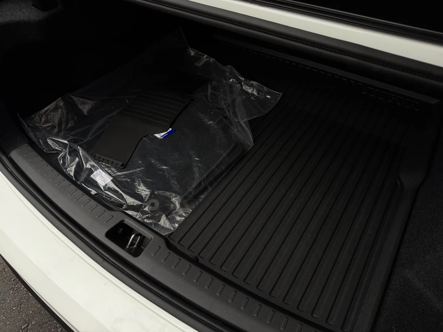 Volvo S60 Plus Dark Theme — photo 27