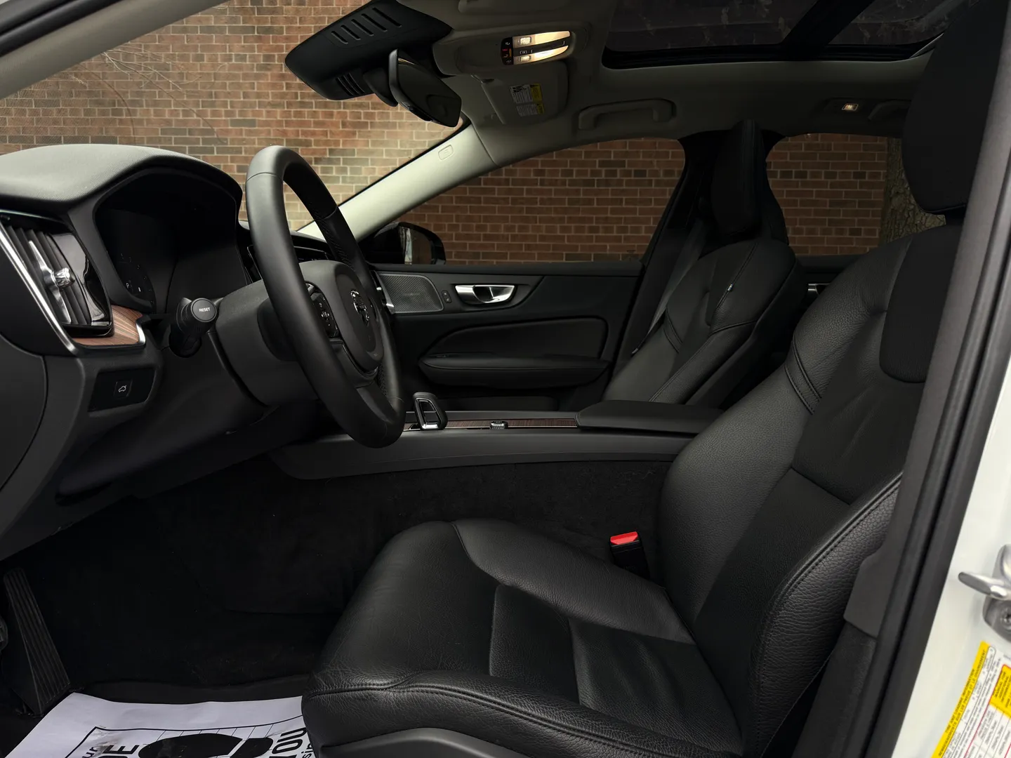 Volvo S60 Plus Dark Theme — photo 32