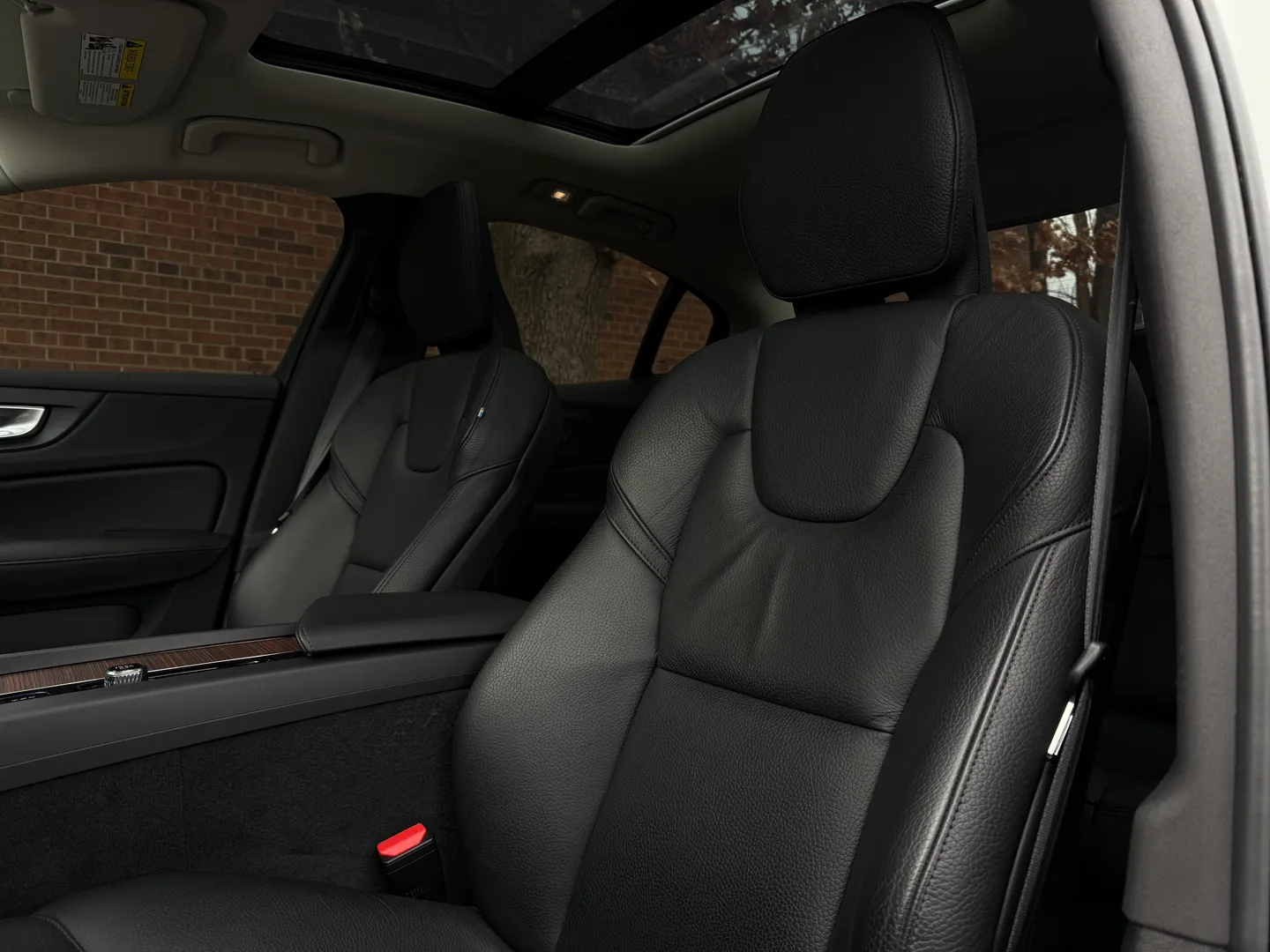 Volvo S60 Plus Dark Theme — photo 33