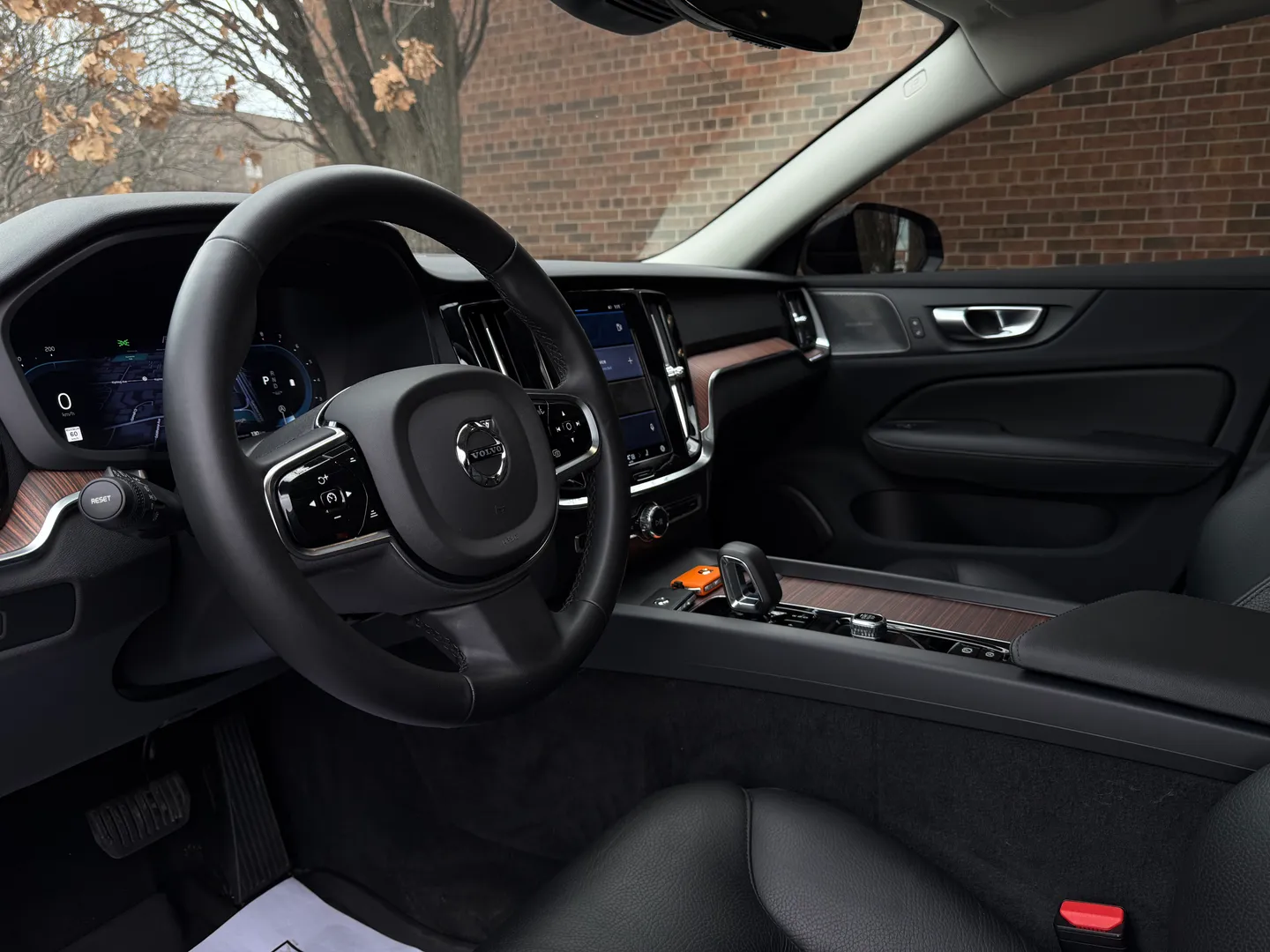 Volvo S60 Plus Dark Theme — photo 31