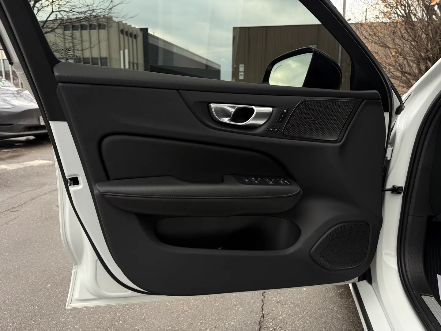 Volvo S60 Plus Dark Theme — photo 35