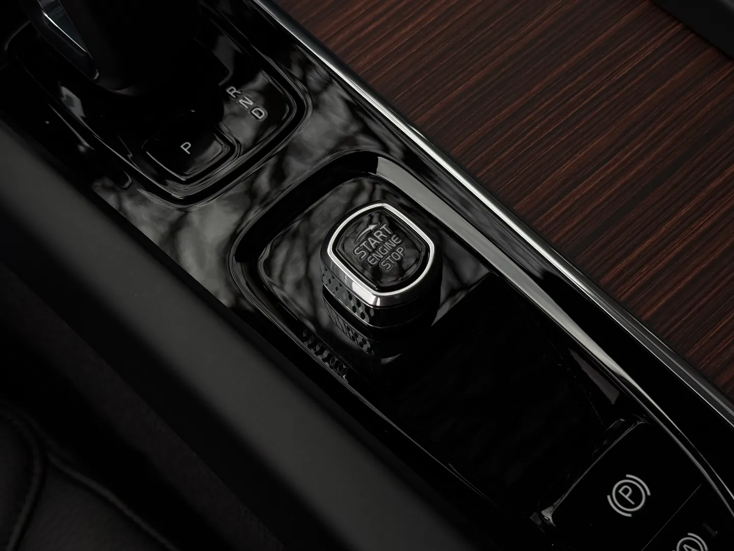 Volvo S60 Plus Dark Theme — photo 40