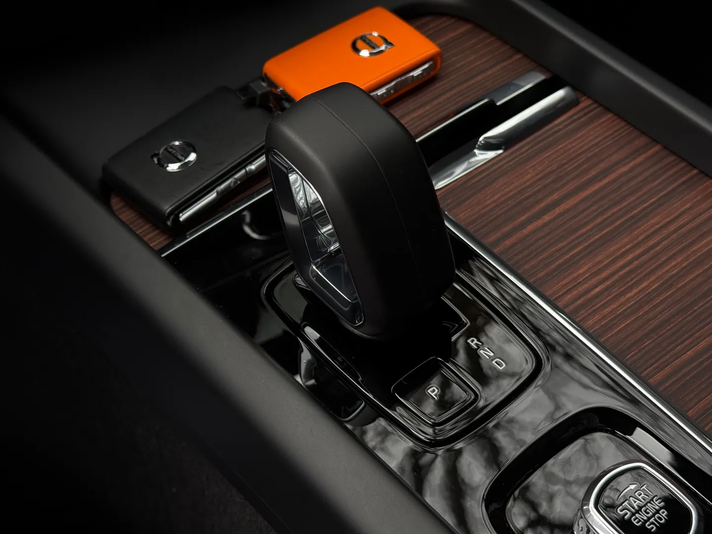 Volvo S60 Plus Dark Theme — photo 39