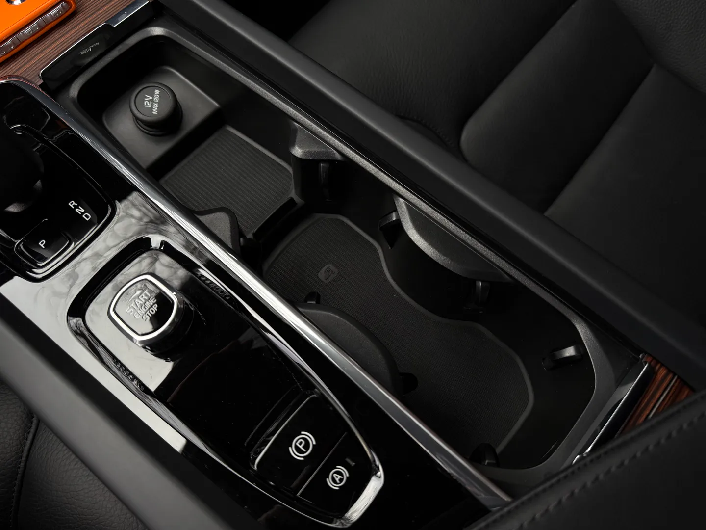 Volvo S60 Plus Dark Theme — photo 41