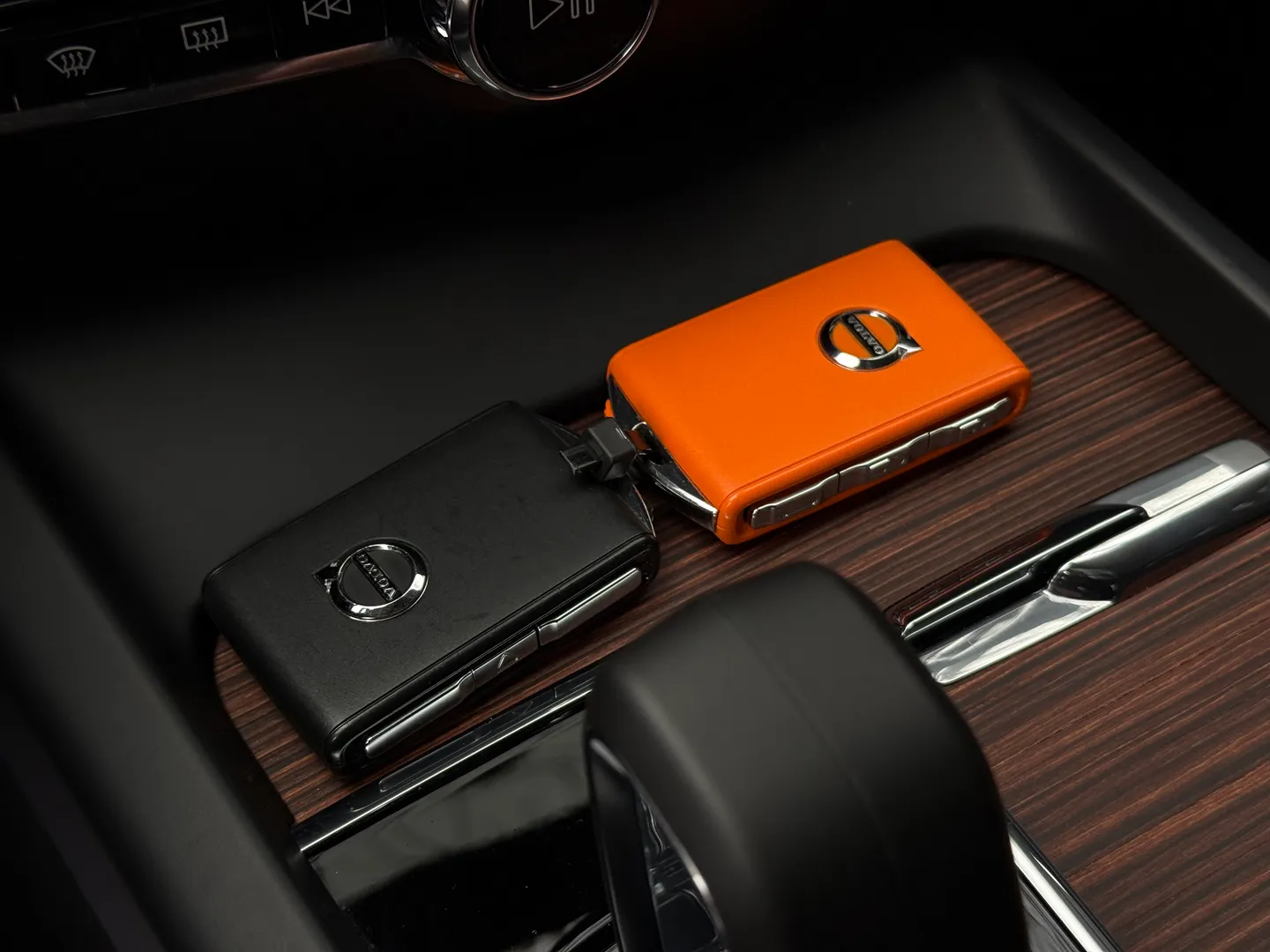 Volvo S60 Plus Dark Theme — photo 42