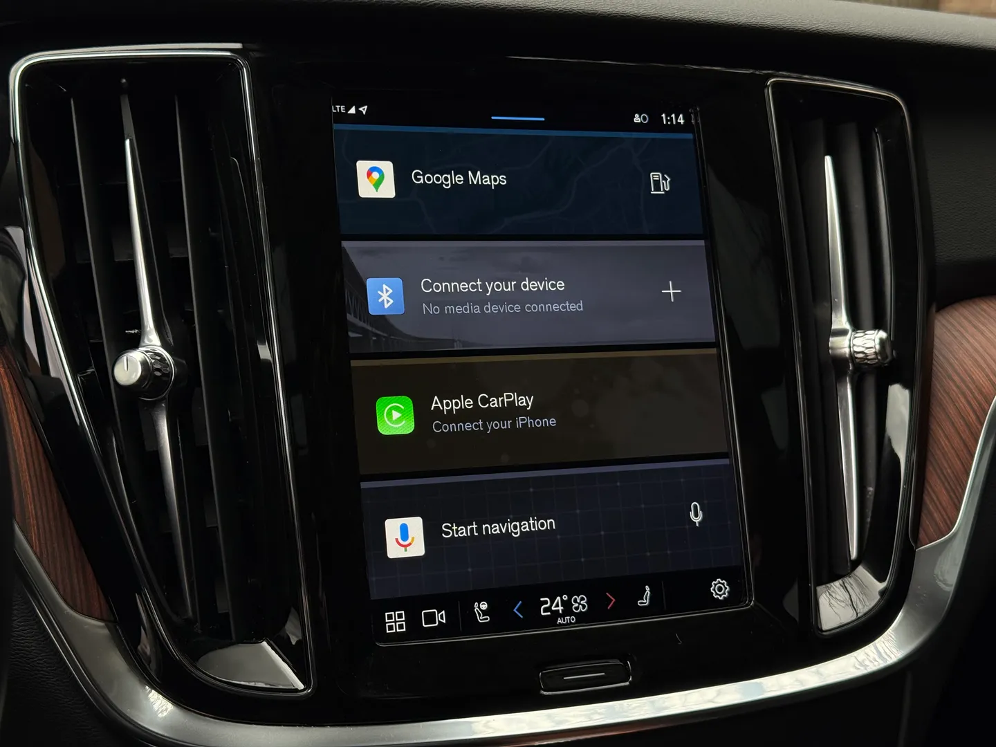 Volvo S60 Plus Dark Theme — photo 44