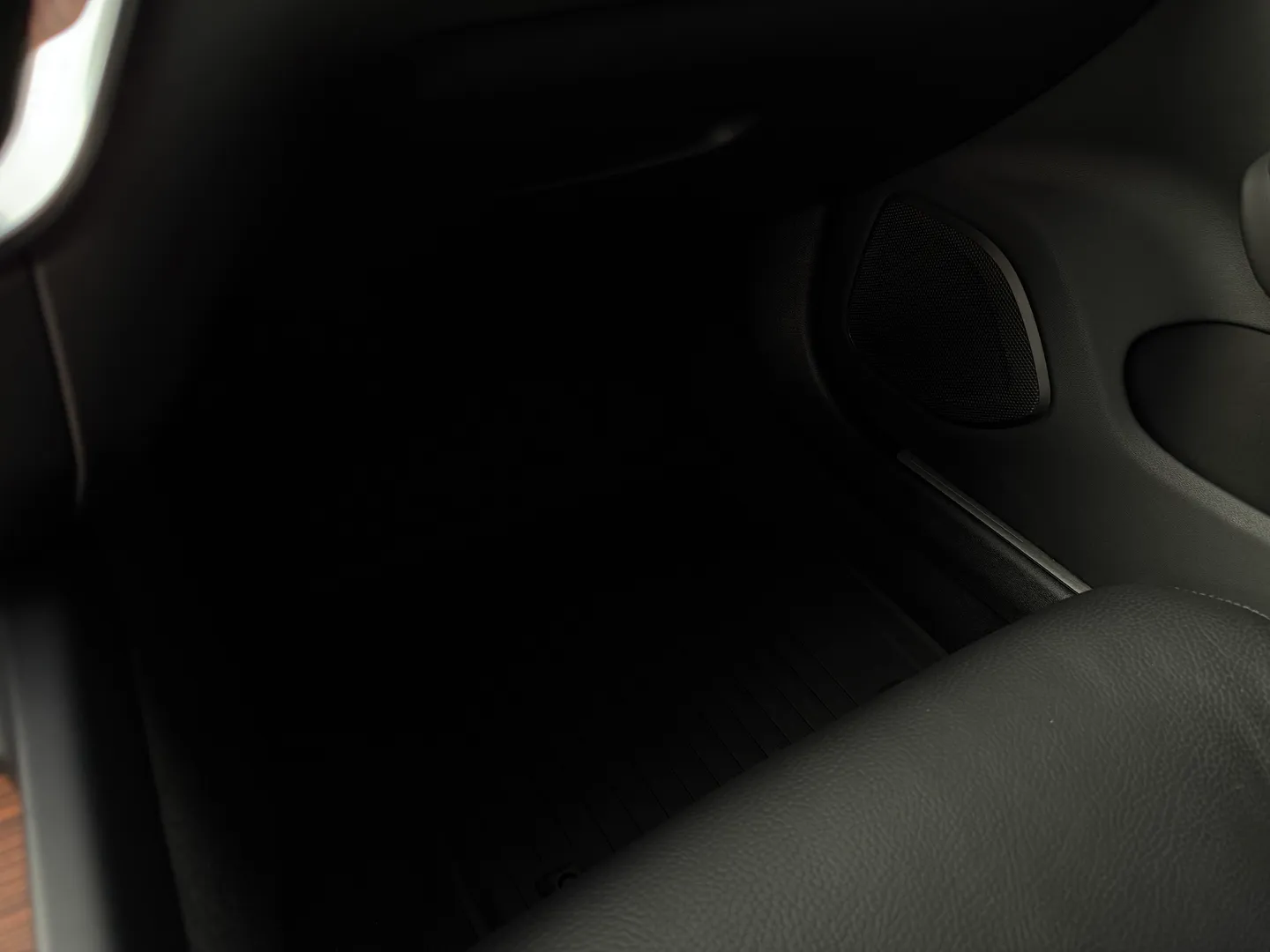 Volvo S60 Plus Dark Theme — photo 54