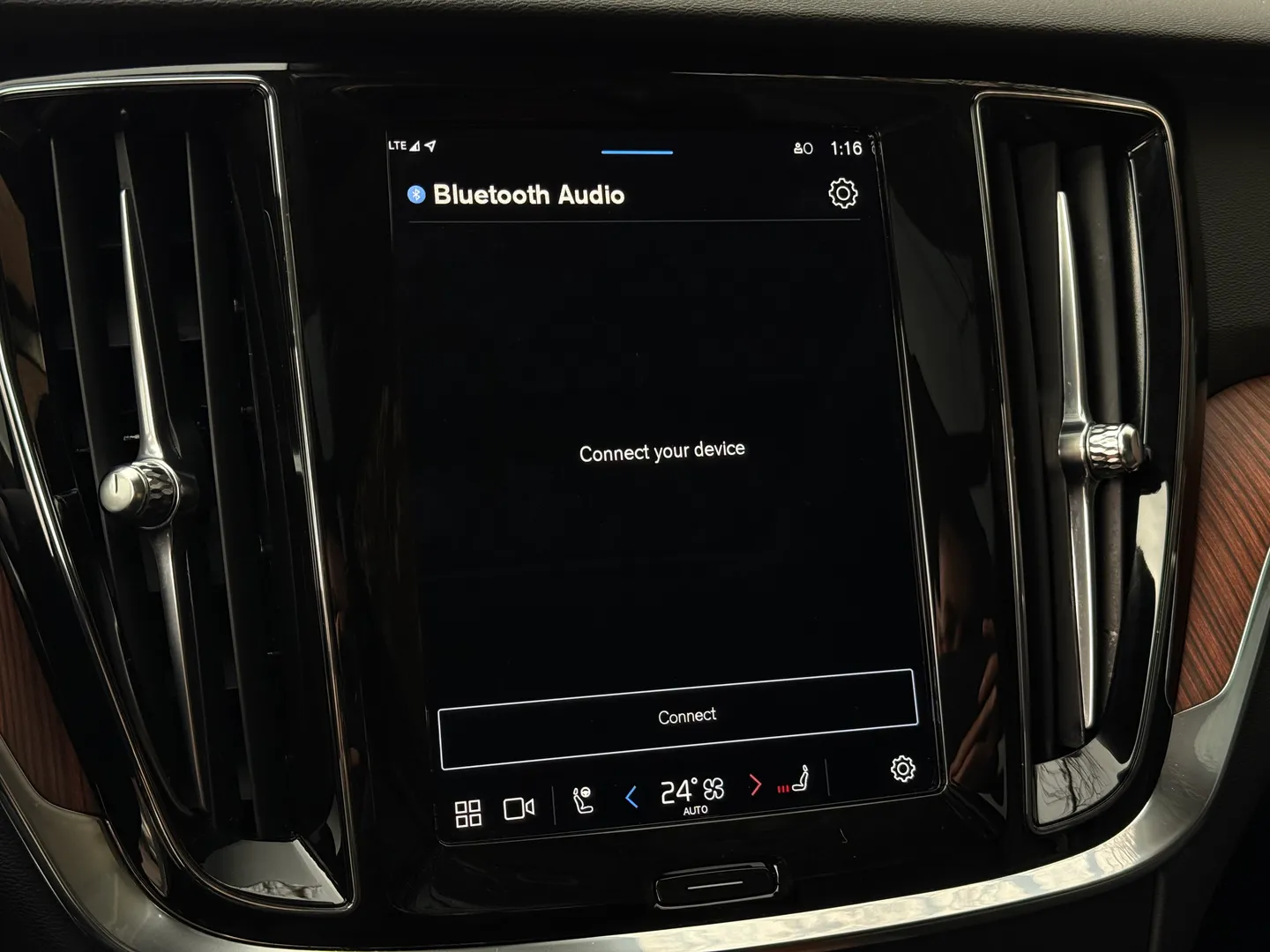 Volvo S60 Plus Dark Theme — photo 51