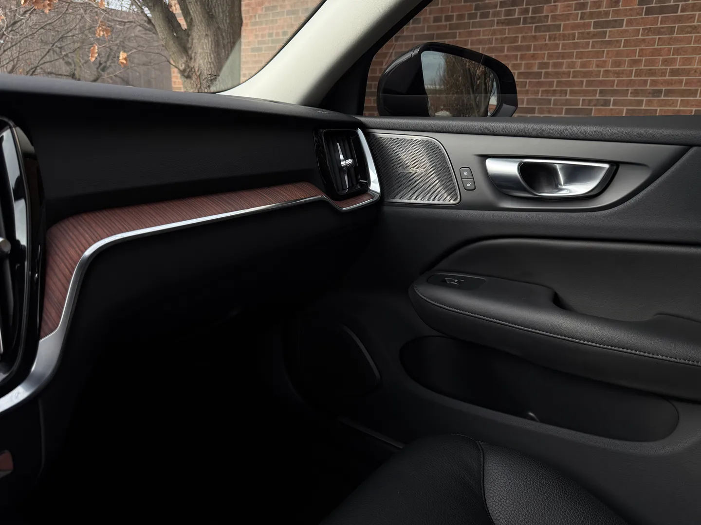 Volvo S60 Plus Dark Theme — photo 52