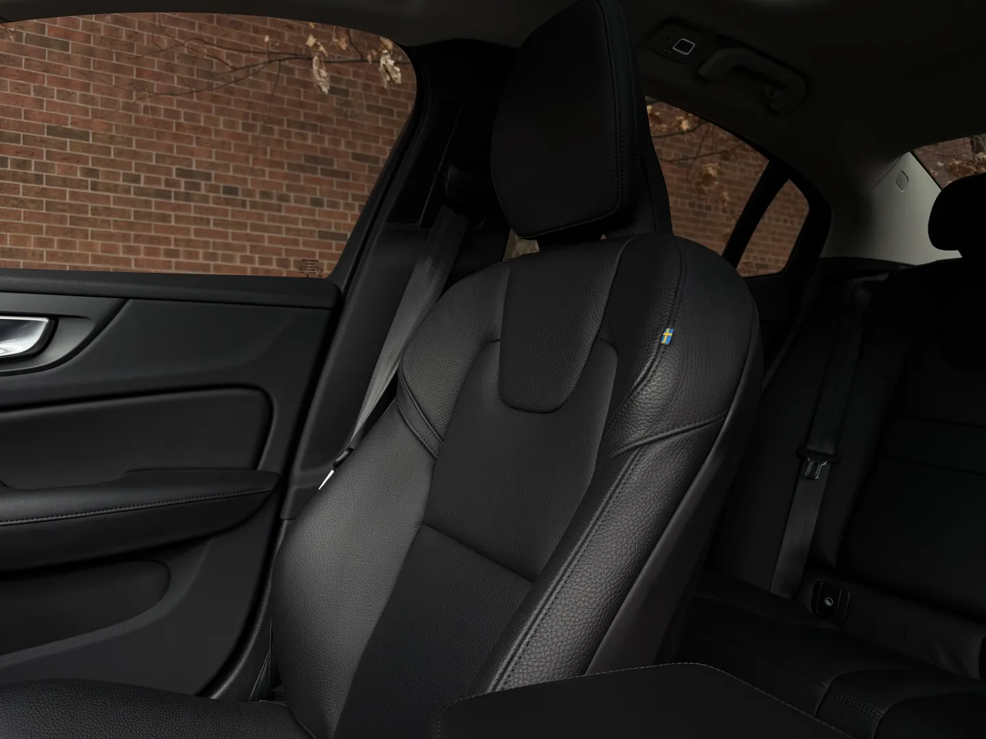 Volvo S60 Plus Dark Theme — photo 56