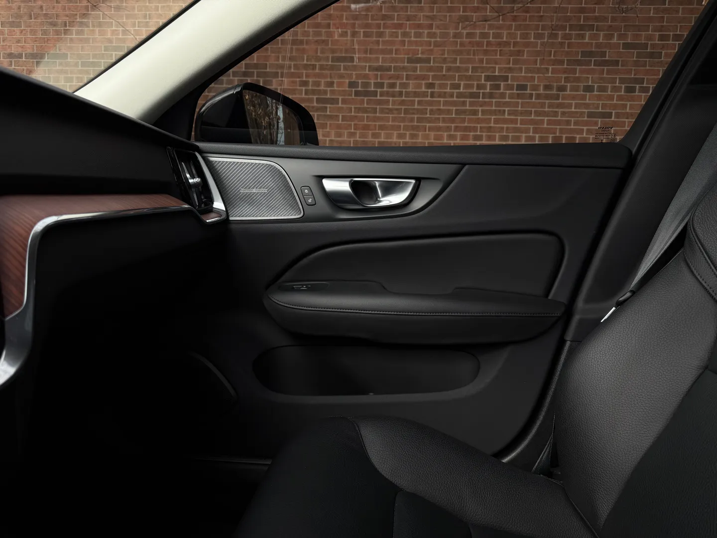 Volvo S60 Plus Dark Theme — photo 55