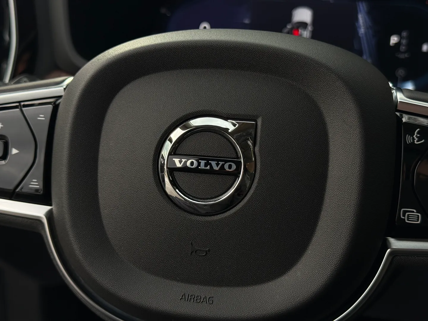 Volvo S60 Plus Dark Theme — photo 62