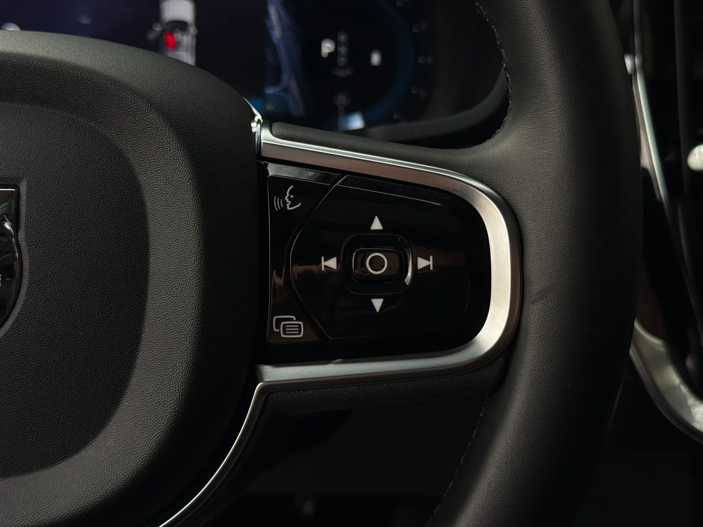 Volvo S60 Plus Dark Theme — photo 64