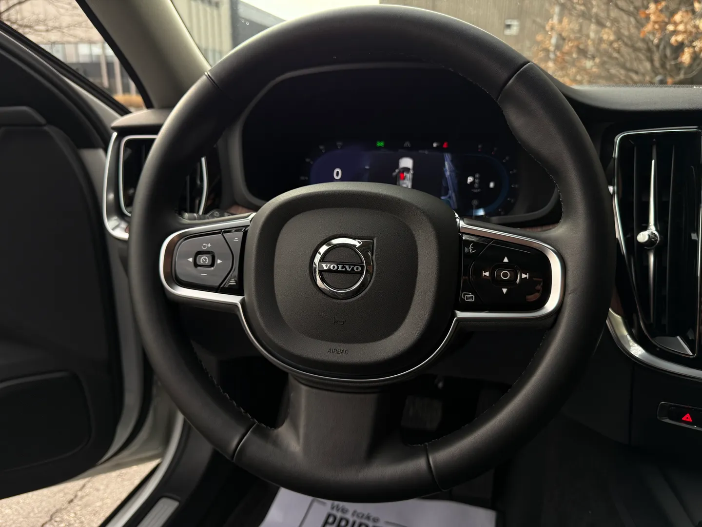 Volvo S60 Plus Dark Theme — photo 61