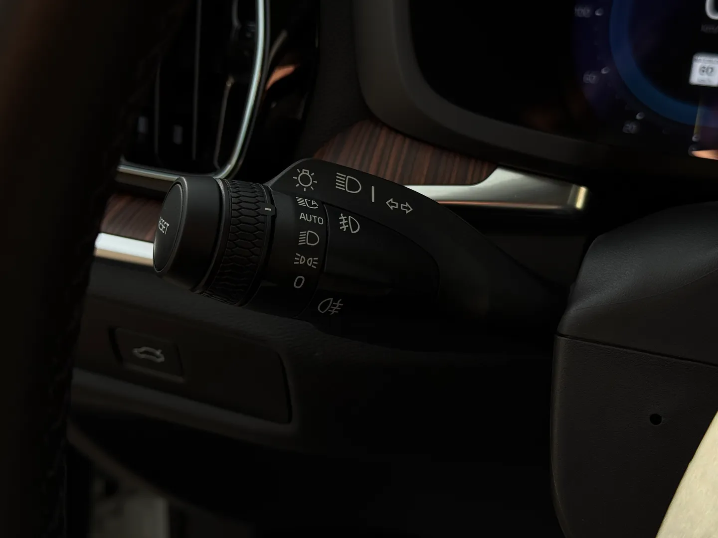 Volvo S60 Plus Dark Theme — photo 68