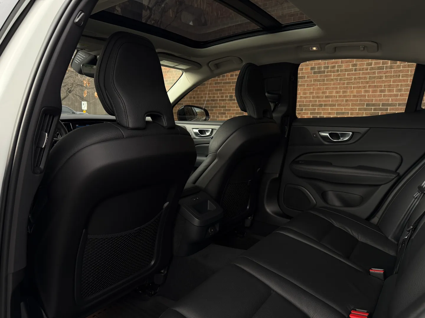 Volvo S60 Plus Dark Theme — photo 70