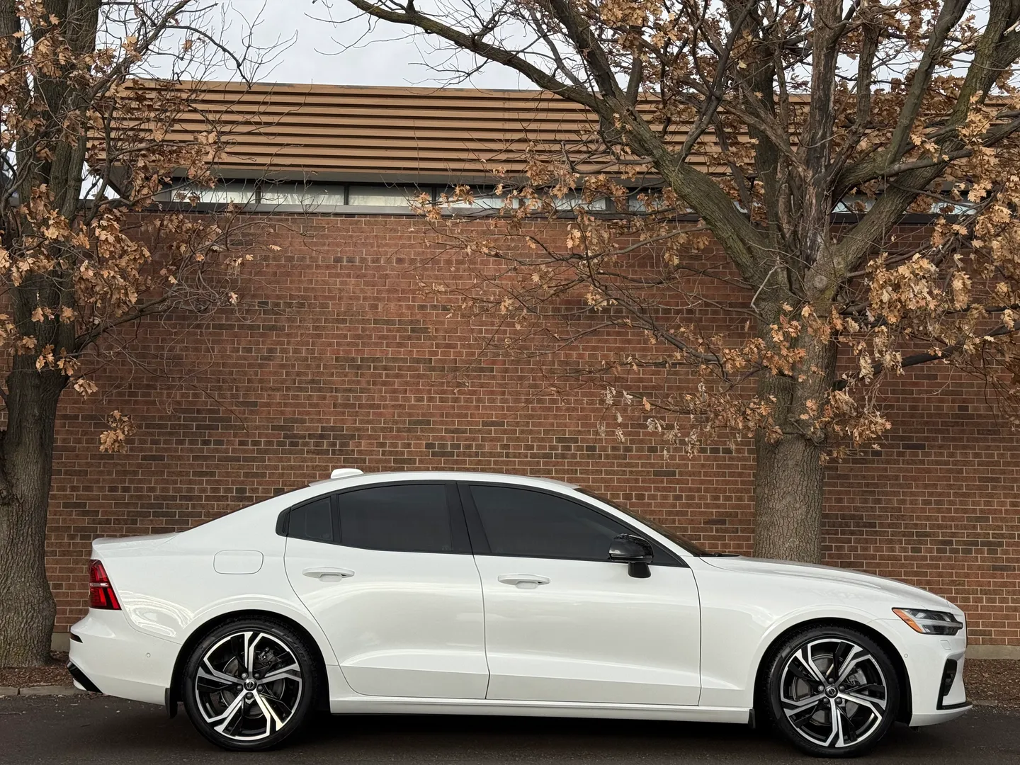 Volvo S60 Plus Dark Theme — photo 77