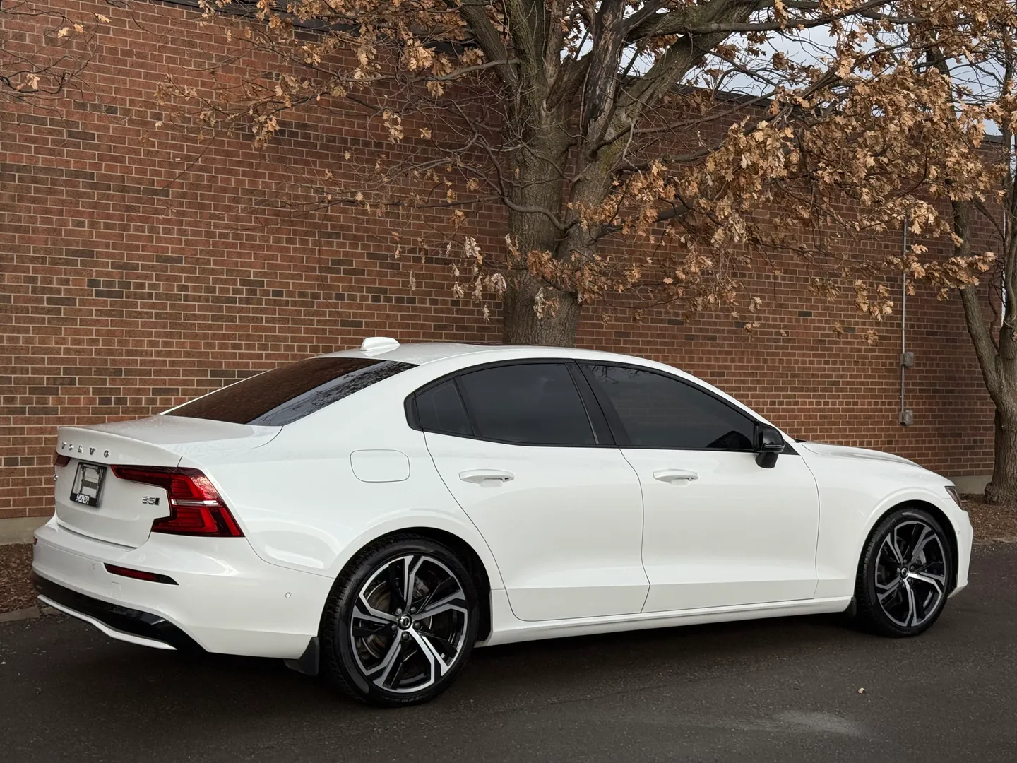 Volvo S60 Plus Dark Theme — photo 76