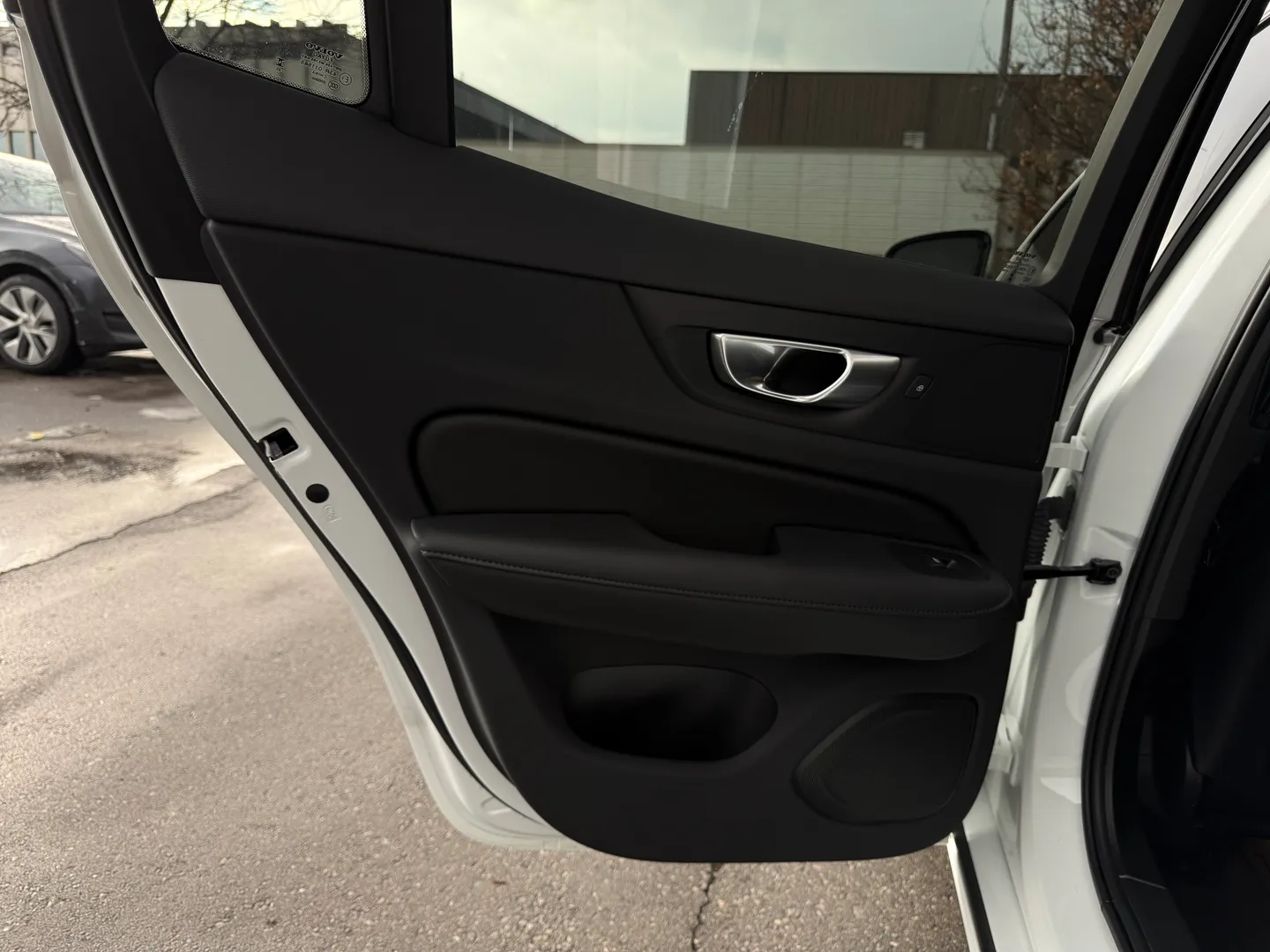 Volvo S60 Plus Dark Theme — photo 75