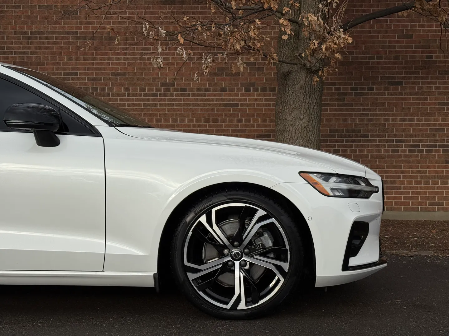 Volvo S60 Plus Dark Theme — photo 79
