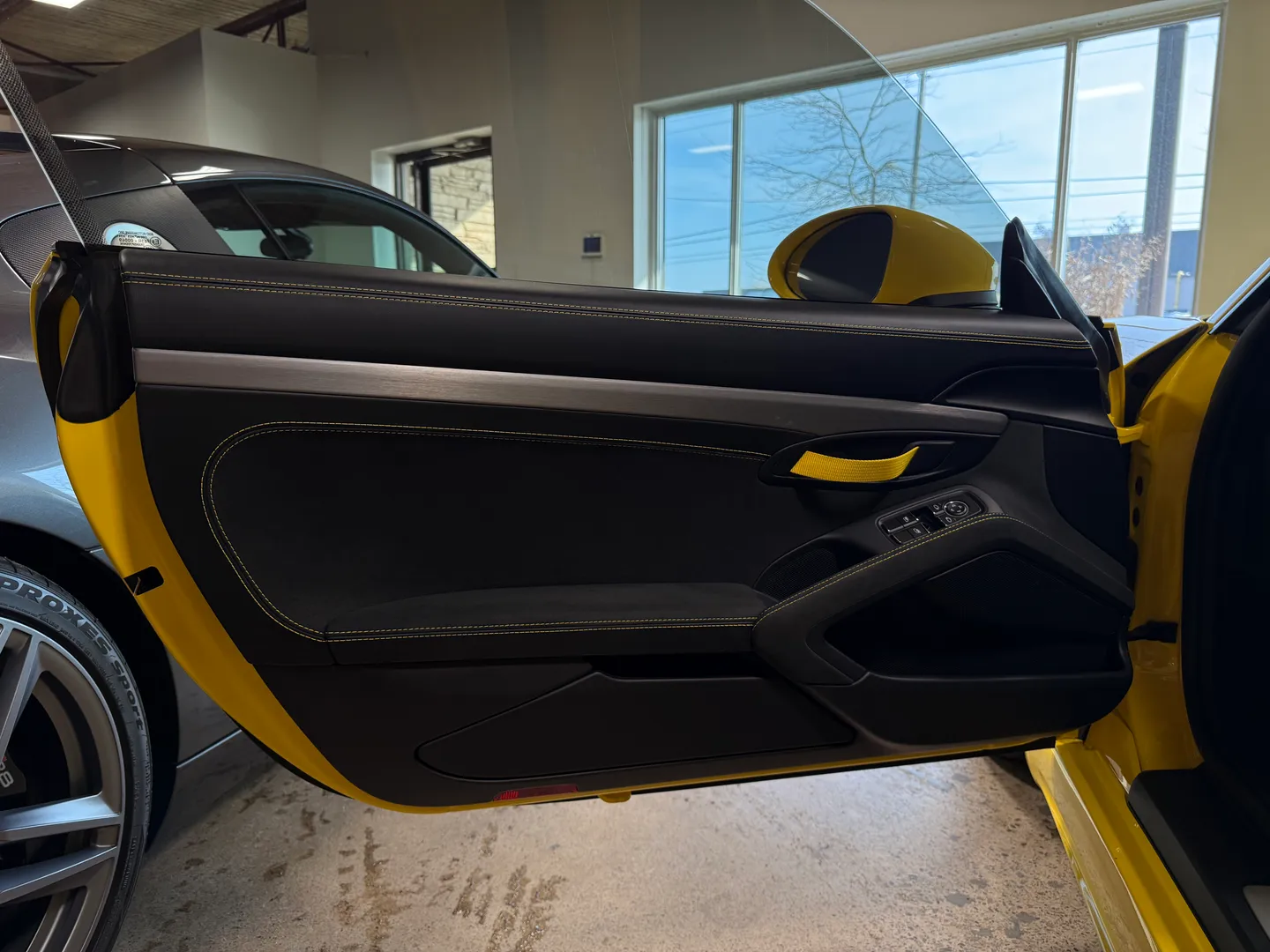 Porsche 718 Cayman GT4 6 Speed Manual Full Body PPF — photo 9
