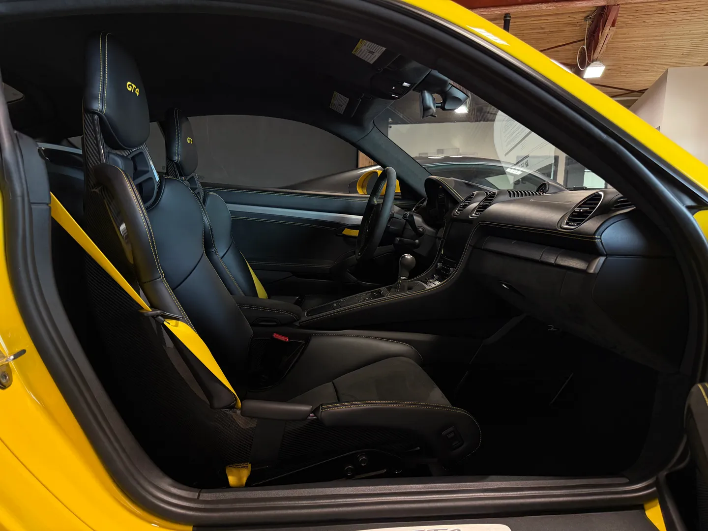 Porsche 718 Cayman GT4 6 Speed Manual Full Body PPF — photo 7