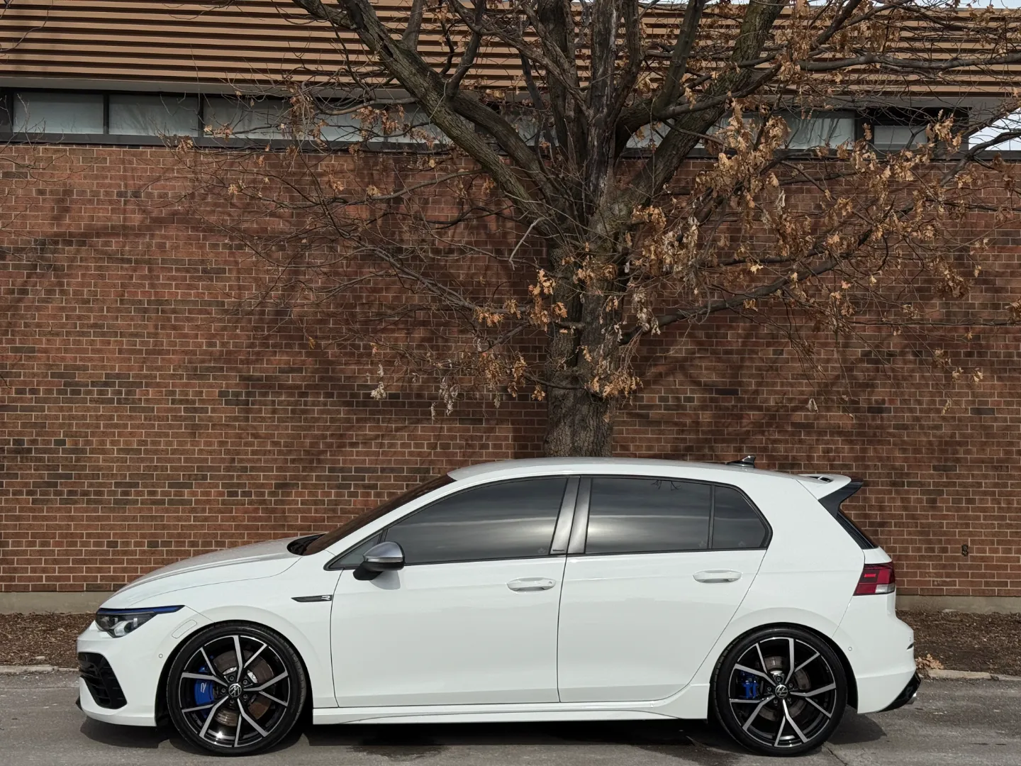 Volkswagen Golf R — photo 11