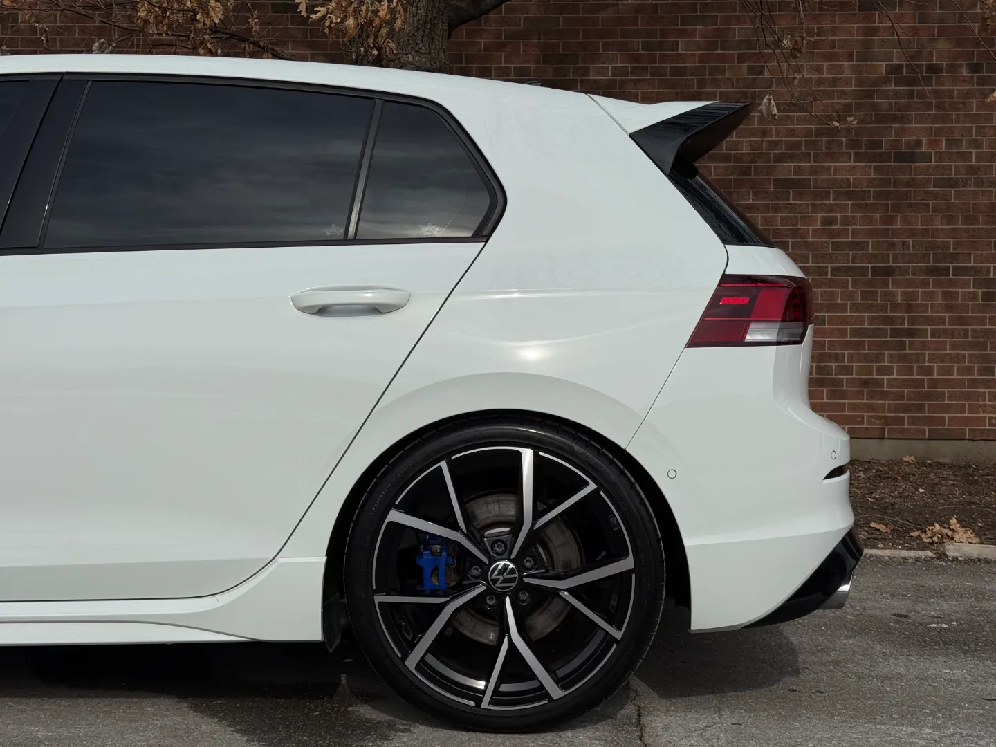 Volkswagen Golf R — photo 14