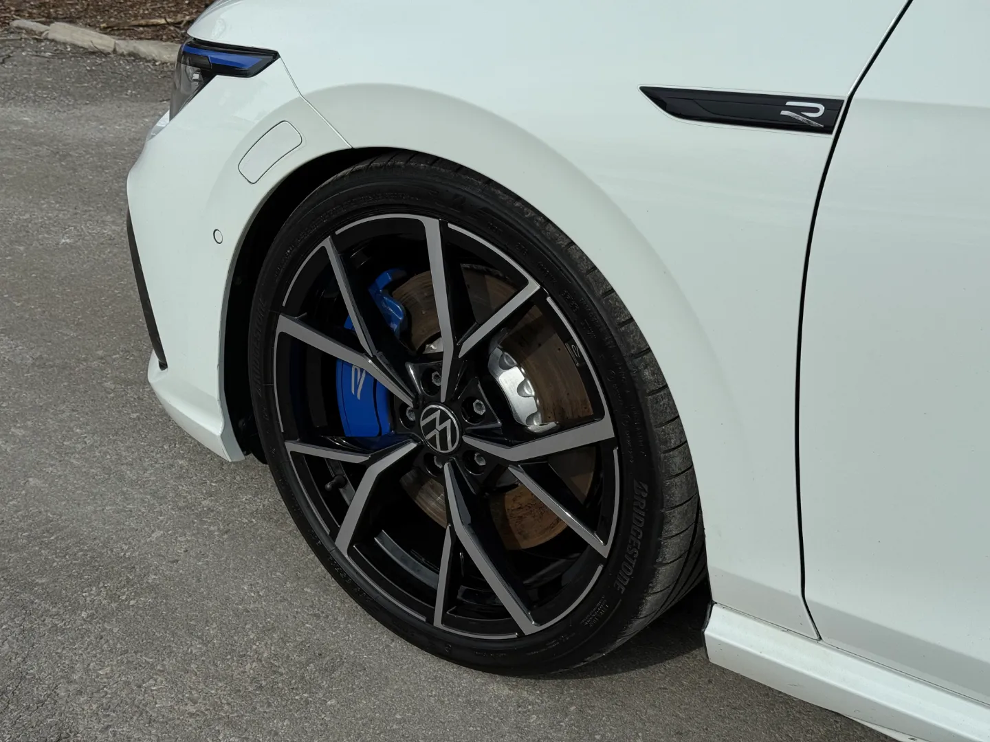 Volkswagen Golf R — photo 15