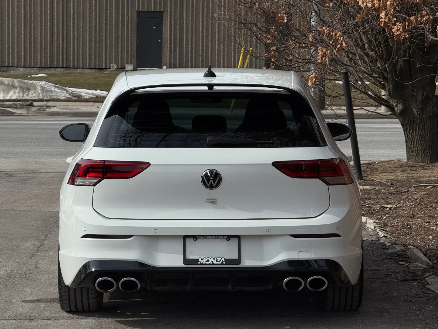 Volkswagen Golf R — photo 26
