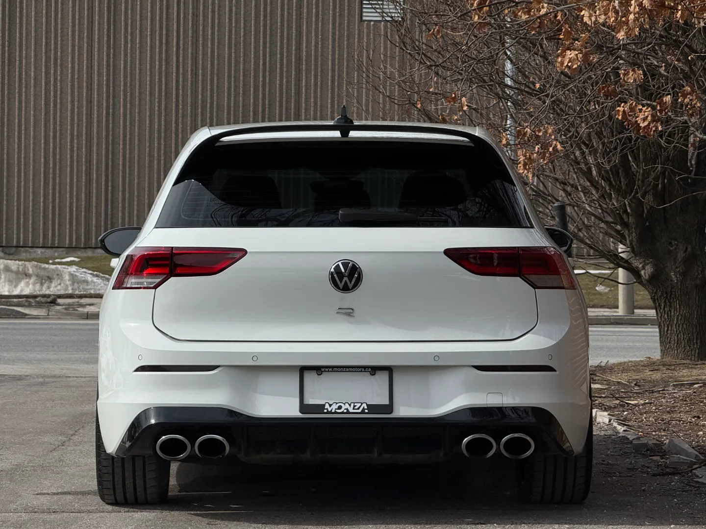 Volkswagen Golf R — photo 27