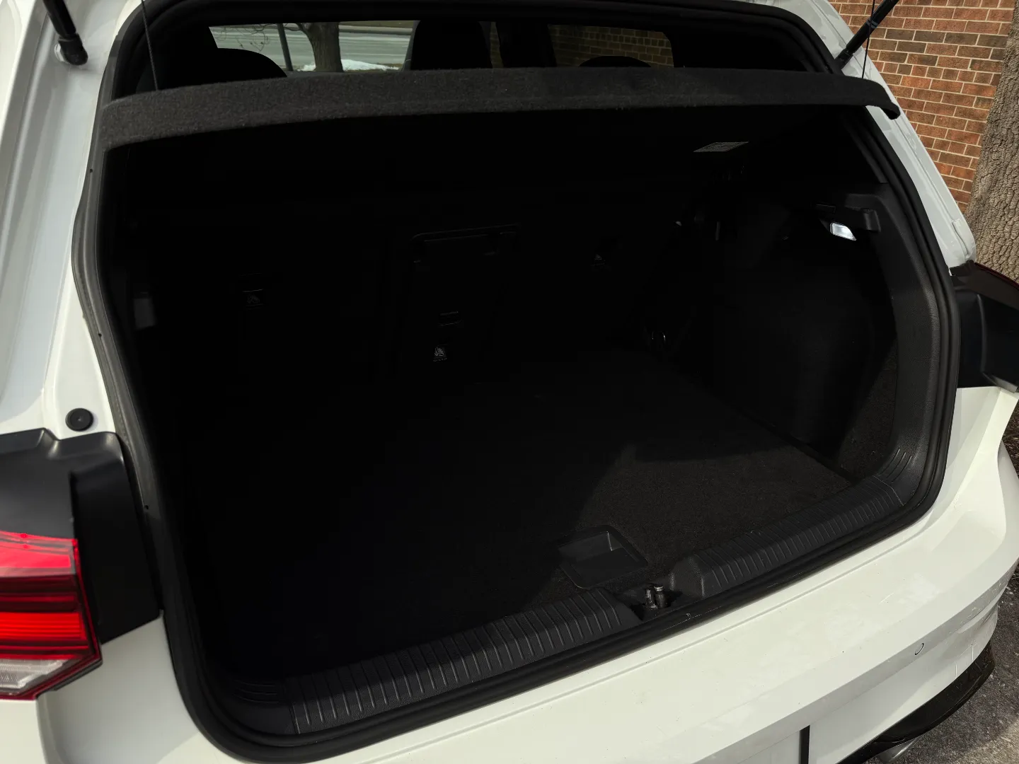 Volkswagen Golf R — photo 31