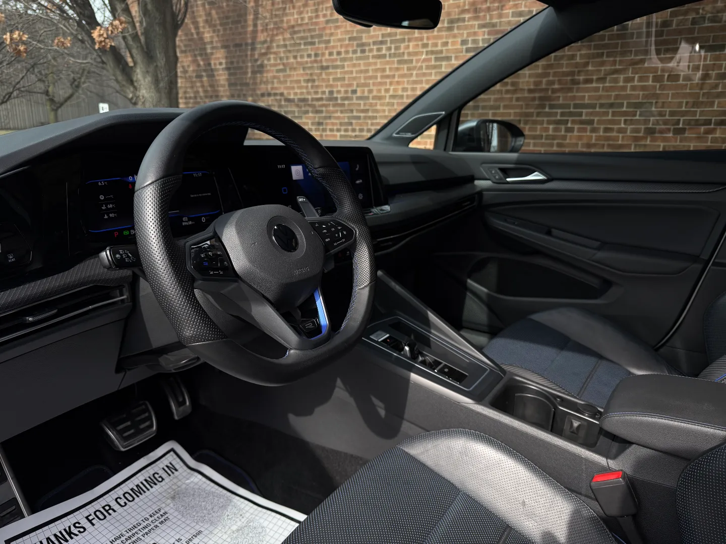 Volkswagen Golf R — photo 36